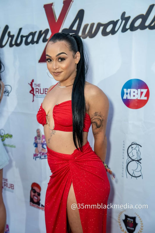 CurlyRican Giveaway — LAS VEGAS AVN EDITION| Sorteo Experiencia PR con CurlyRican 🎉
💋 Win a VIP Date With Me — Creator or Fan | Gana una Cita VIP Conmigo — Creador o Fan 🌟